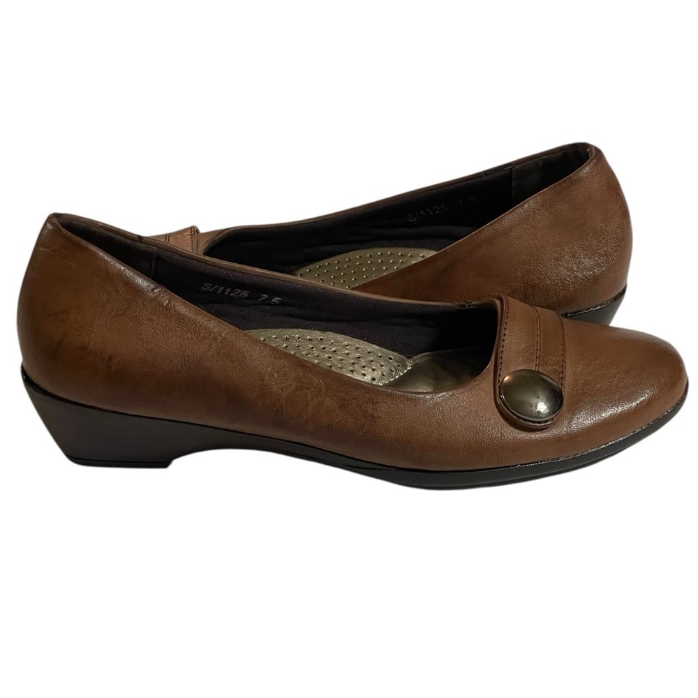 RASOLLI BROWN CLASSIC LEATHER LOAFERS WITH BUTTON DETAIL SZ 7.5 - Picture 2 of 9